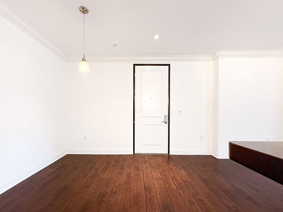 5th image of 4112 Whitsett Ave Unit 103