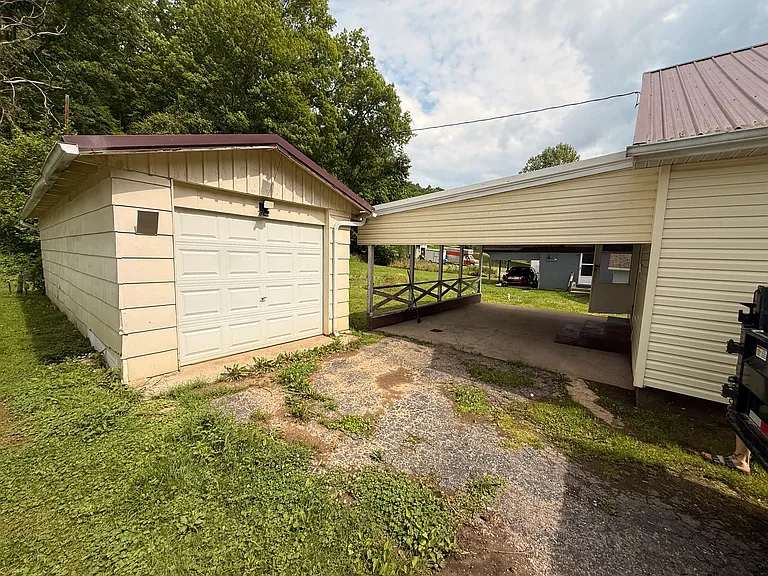 2576 Browns Creek Rd — Photo 2