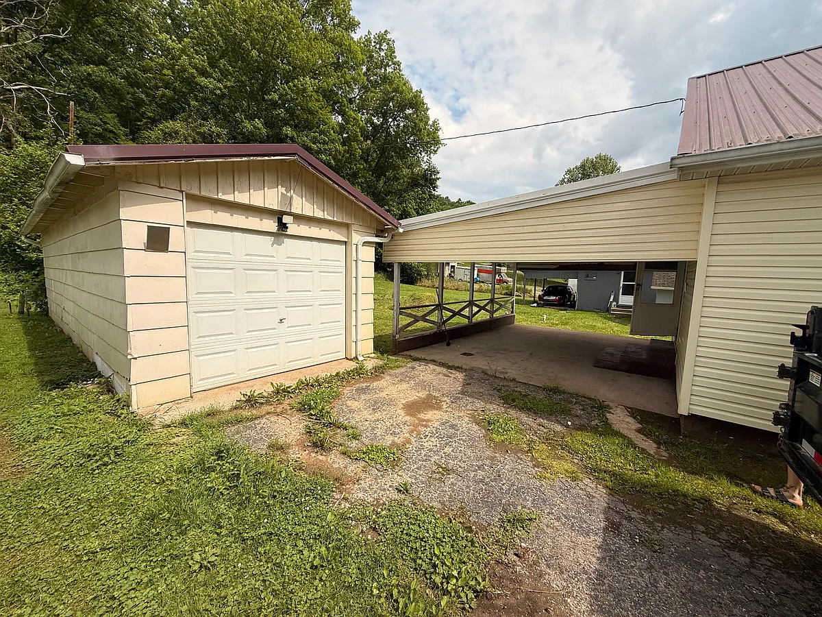 Building Photo - 2576 Browns Creek Rd