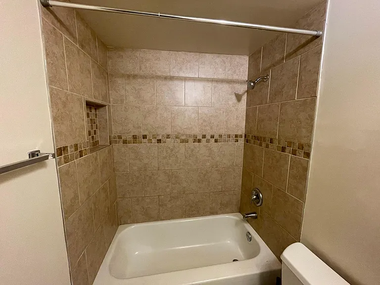1702 W Victoria Dr #202 — Photo 7