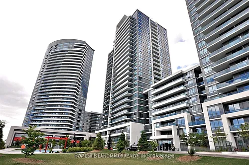 7165 Yonge St Photo 1