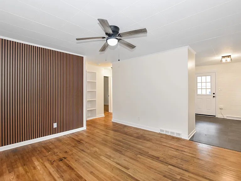 1111 S Meeting St — Photo 8