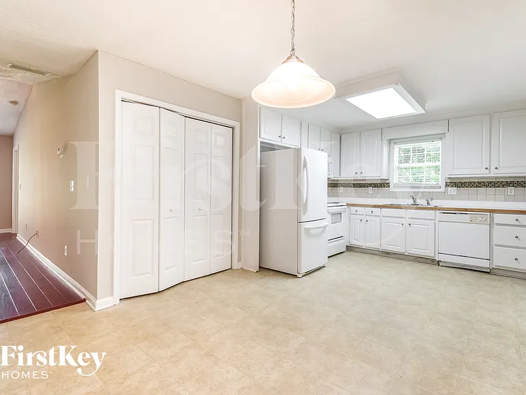996 Highway 211 NE — Photo 4
