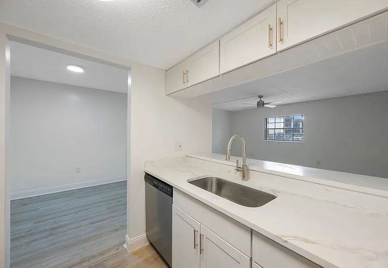 3111 W Horatio St #101 — Photo 3