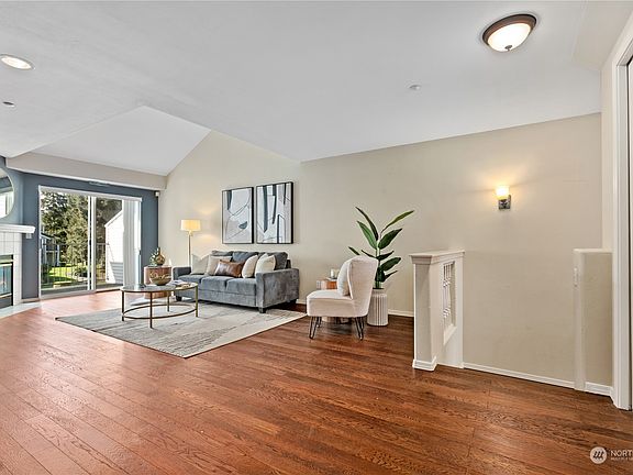 4th image of 4714 Fairwood Boulevard NE #904