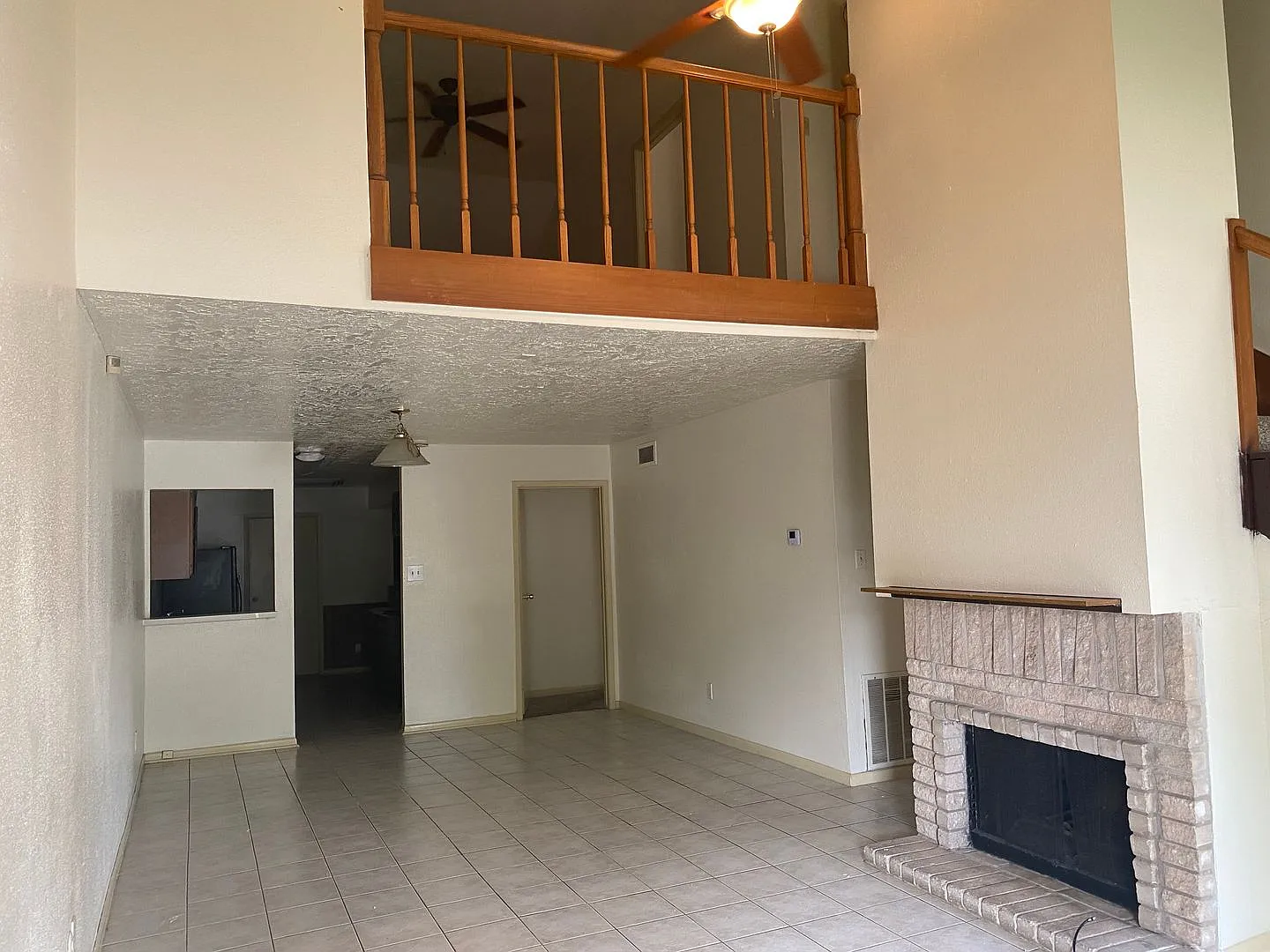 4 Bedroom For Rent! $500 off the First month if you apply NOW! — Photo 2
