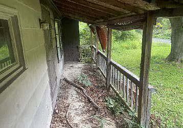 4th image of 594 E Windsor Rd