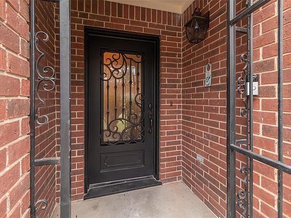 4th image of 5319 Shady Maple Dr