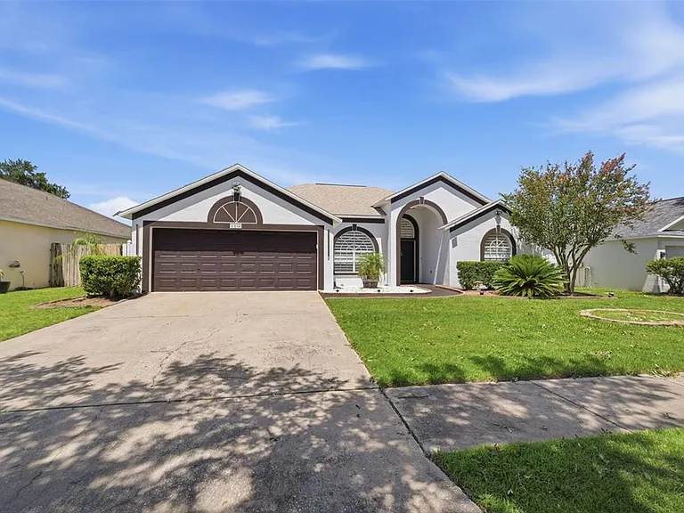 2210 Towering Oaks Cir — Photo 2