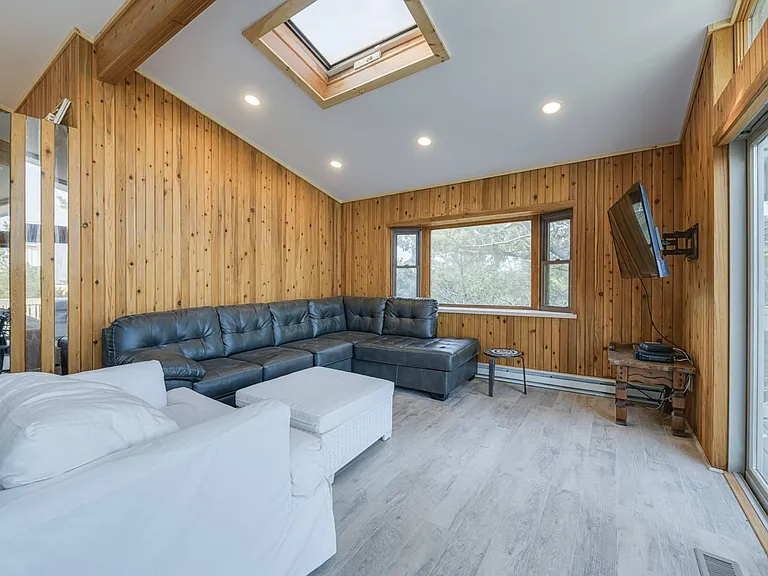826 Dune Rd — Photo 10