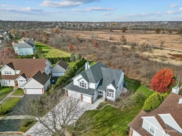 1310 Blackhawk Ln, Bartlett, IL 60103