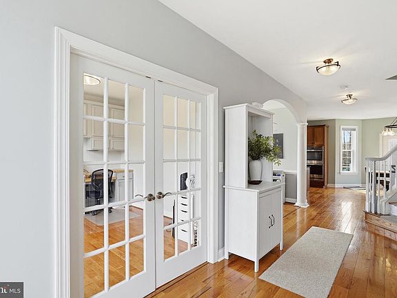 4th image of 2789 Queensberry Dr