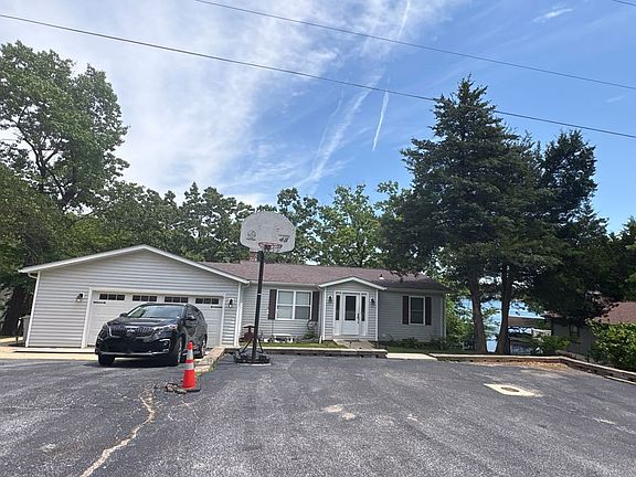 3rd image of 542 W Capri Dr