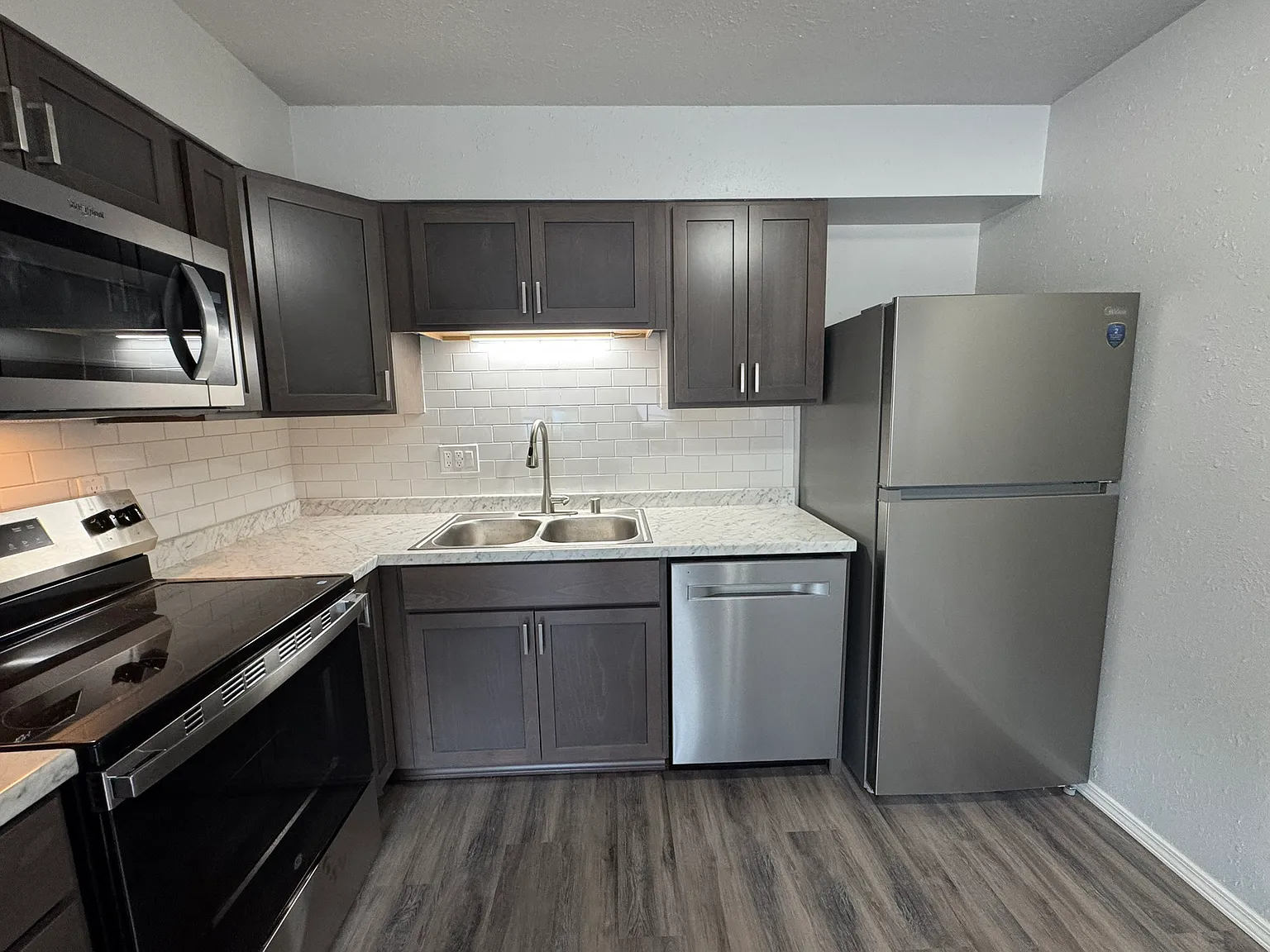 2 bed, $1,400 — Photo 3