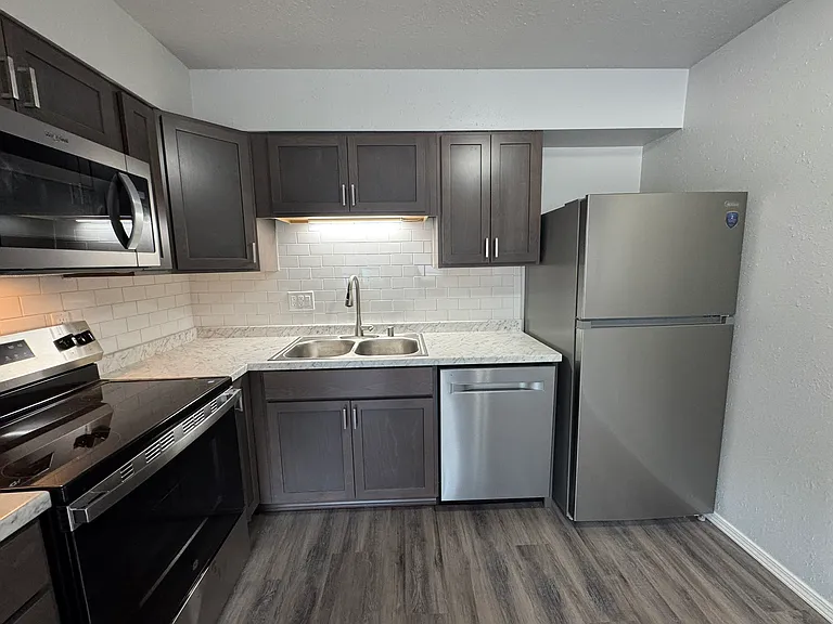 2405 W 2nd Ave #23 — Photo 2