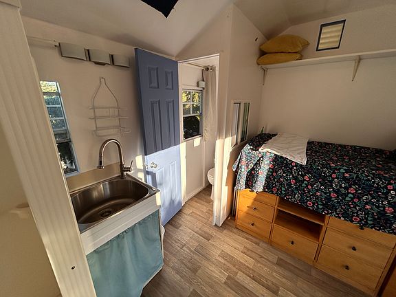 tiny studio private entrance private bathroom available Friday 8/8/2025
