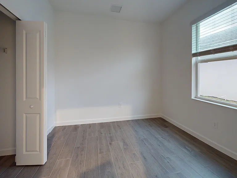 7913 Lakes Edge Ln — Photo 16