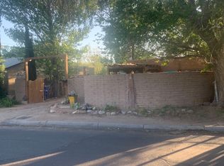 209 47th St NW #B, Albuquerque, NM 87105