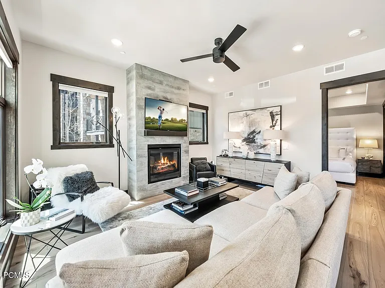 3751 Blackstone Dr #2J — Photo 15