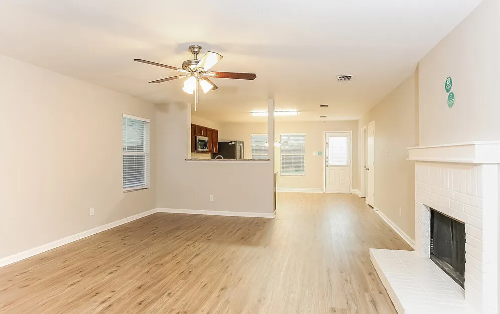 3 bed, 2.0 bath, 1673 sqft, $2,440 — Photo 3