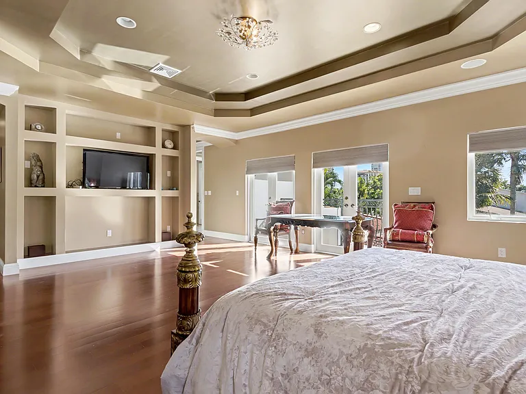 860 E Park Dr — Photo 52