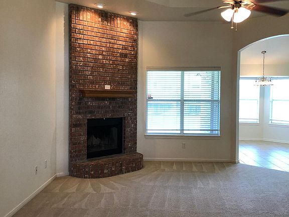3rd image of 2603 Wisteria Ln