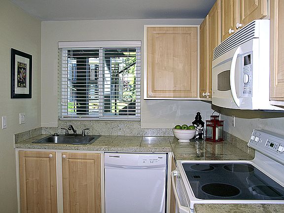 4th image of 11103 NE 124th Ln #C111