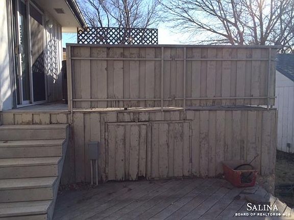 5th image of 101 E Morland Ave