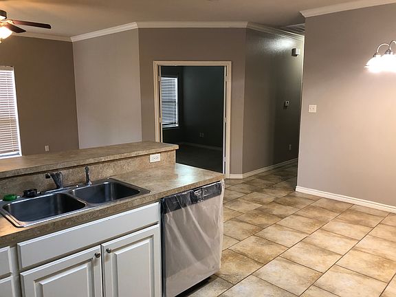 4th image of 2401 Danley Ave #200