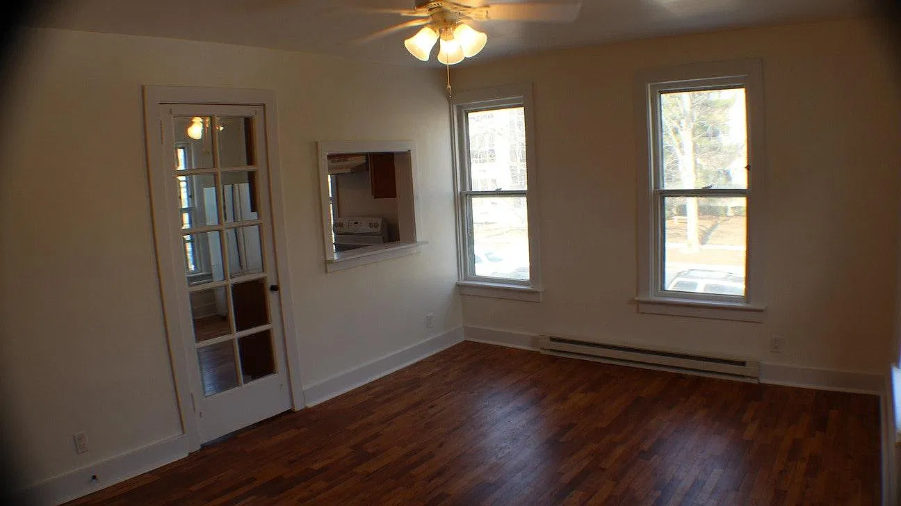 607 W University Avenue — Photo 3