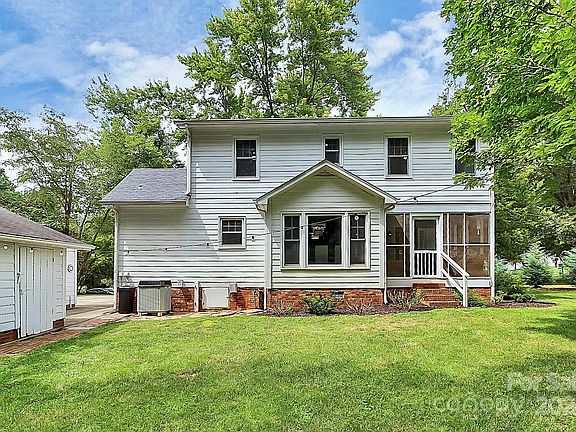 5th image of 5312 Country Woods Dr