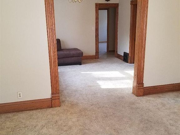 5th image of 327 2nd Ave NW