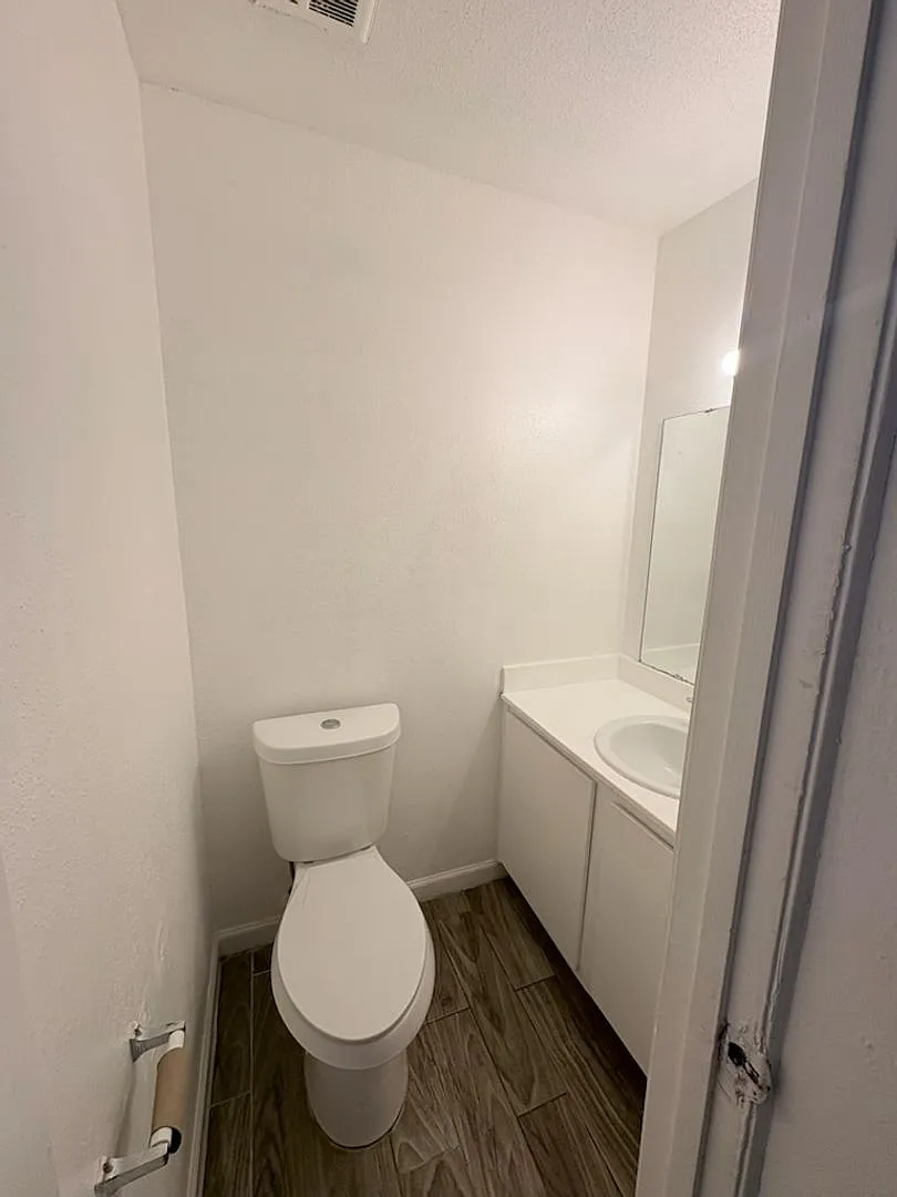3 bedroom / 2 bathroom - 1st floor condo — Photo 3
