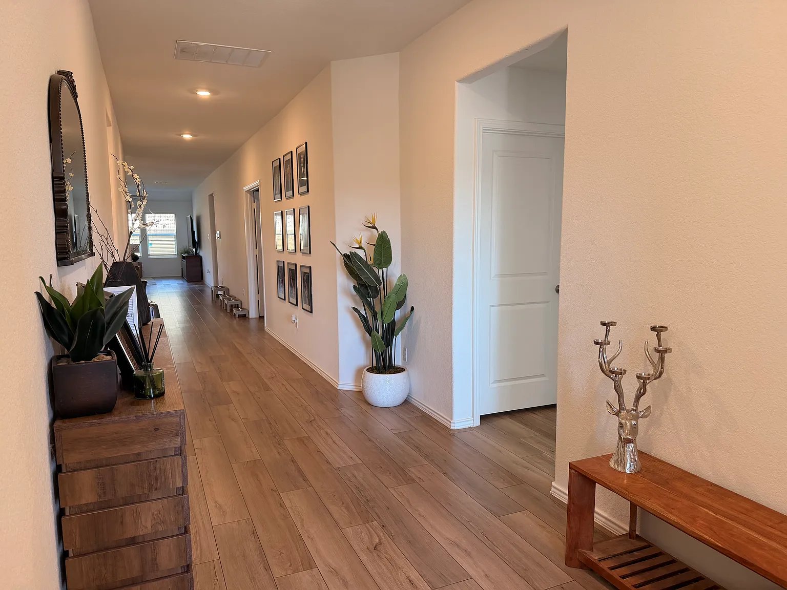 4 bed, 2338 sqft, $2,450 — Photo 4