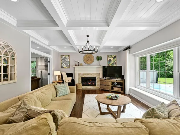 13530 West Edgewood COURT, New Berlin, WI 53151
