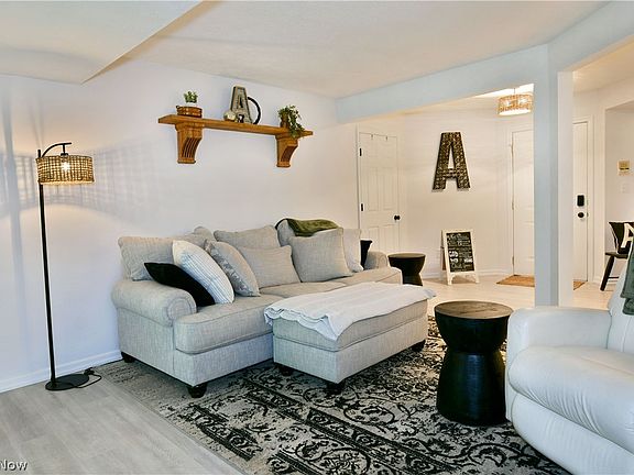 3rd image of 991 Powers Ave APT 4