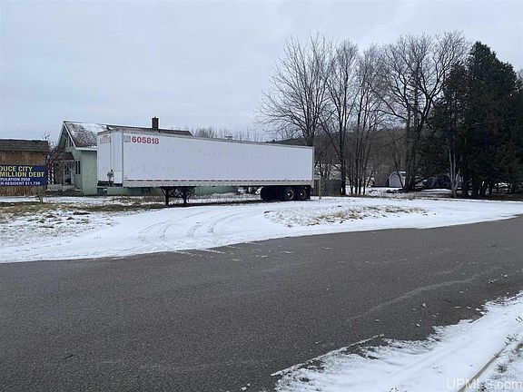 4th image of 400 W Us Highway 2
