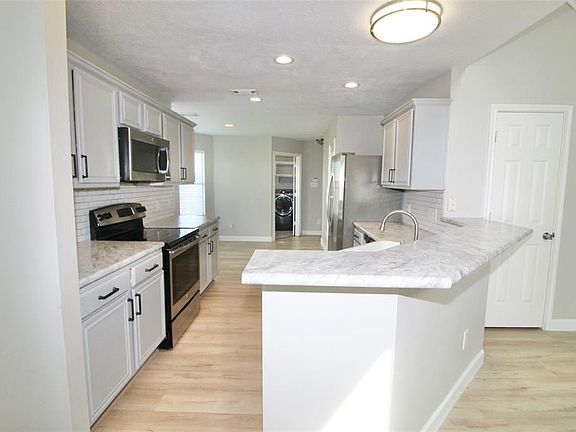 3rd image of 1010 Andover Dr