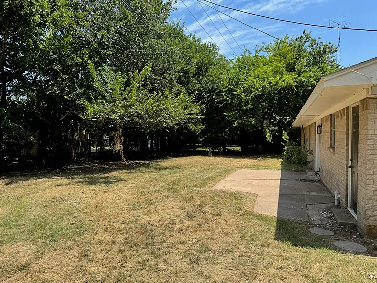 4210 Templeton St — Photo 4