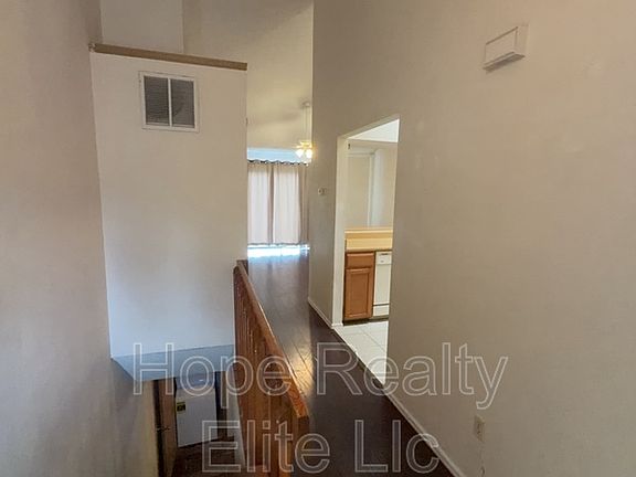 2nd image of 4537 Lamplighter Cir