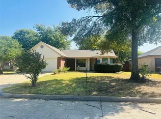 2621 Ozark Dr, Grand Prairie, TX 75052