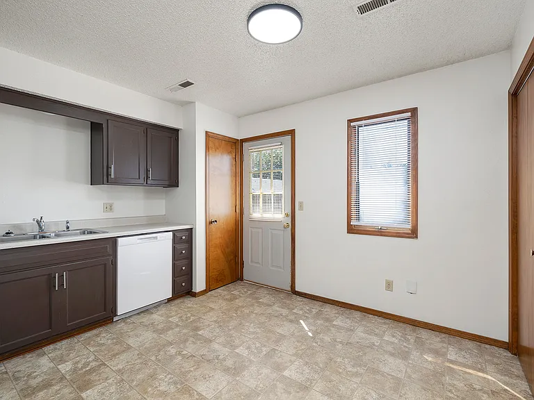 1207 N Main St #B — Photo 13