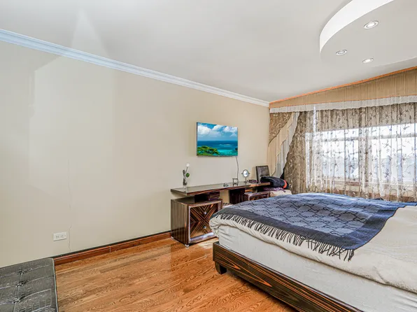 735 Avenue W image 16 of 28