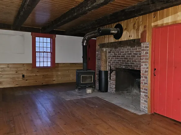 114 Quarry Hill Road, Glover, VT 05839