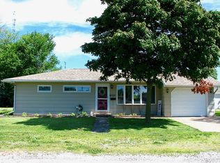 908 E Daggy St, Tuscola, IL 61953