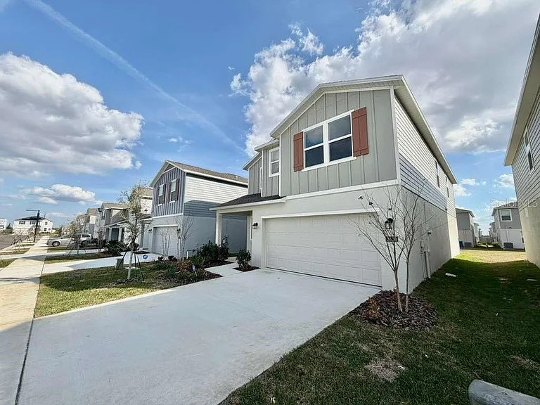 3638 Hardman Dr — Photo 2