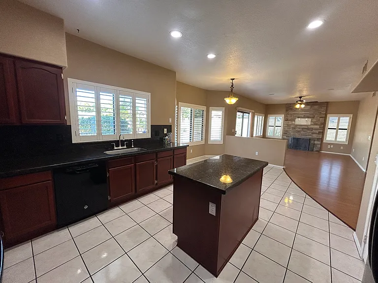 4334 E Anderson Dr — Photo 11
