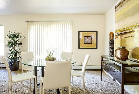 5th image of 858 Macarthur Ave #B