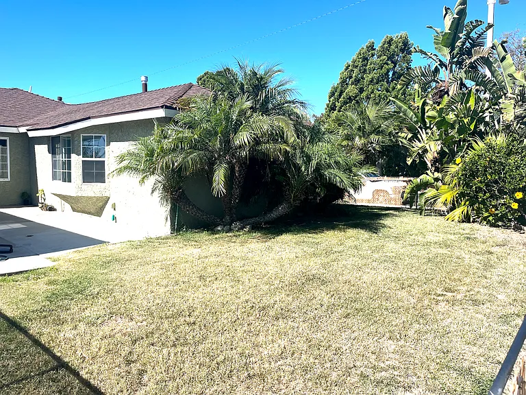 1237 Elsinor Ave — Photo 2