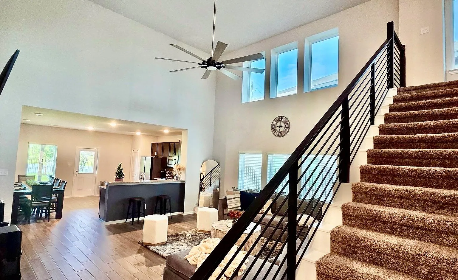 4 bed, 2.5 bath, 2523 sqft, $3,000 — Photo 4
